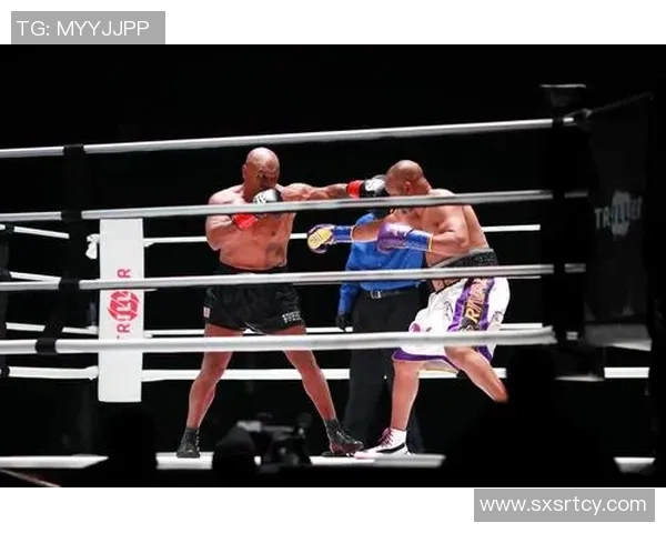 泰森与小罗伊琼斯激战回顾：拳坛传奇的巅峰对决与精彩瞬间分析