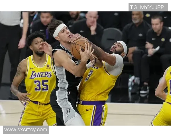 湖人对阵马刺直播免费观看攻略及比赛精彩回顾分享