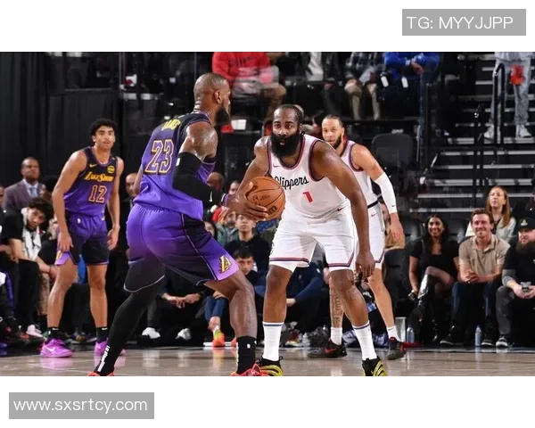 湖人对决快船季前赛直播精彩瞬间全程回顾与分析